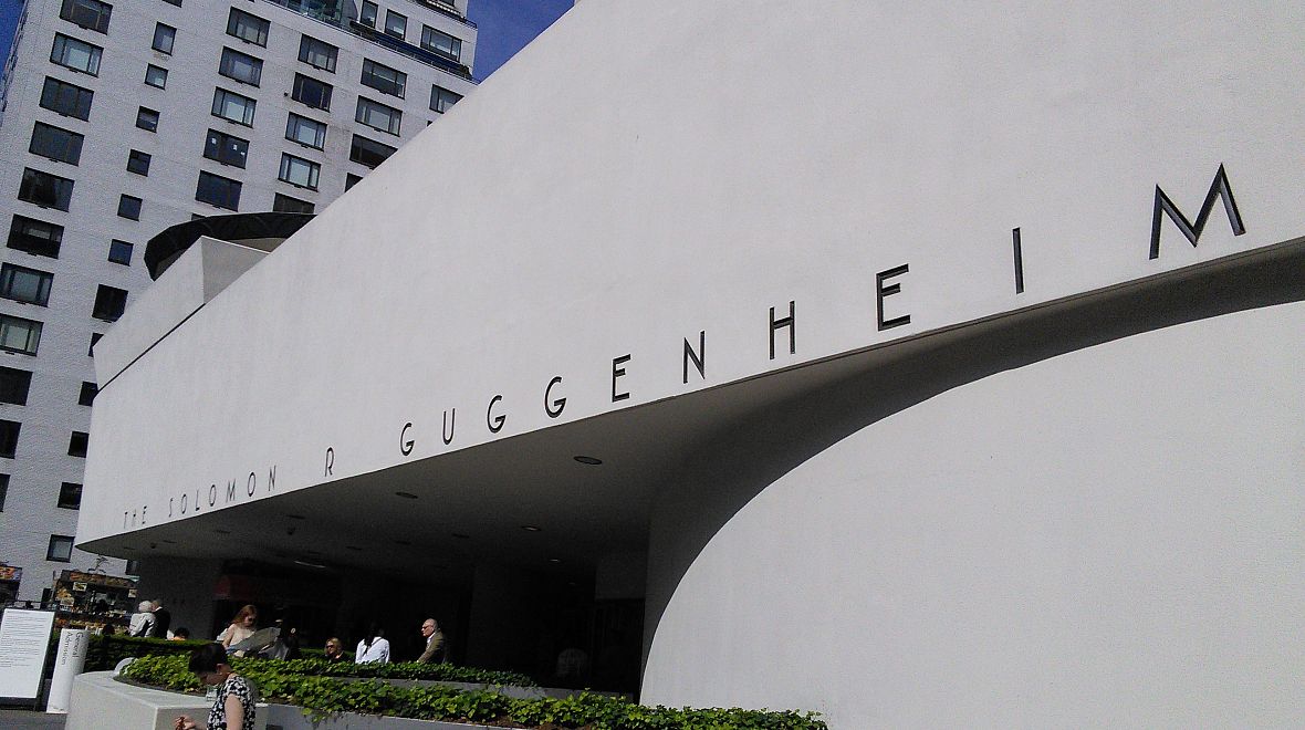 Muzeum vzniklo z popudu švýcarského báňského inženýra Solomona R. Guggenheima