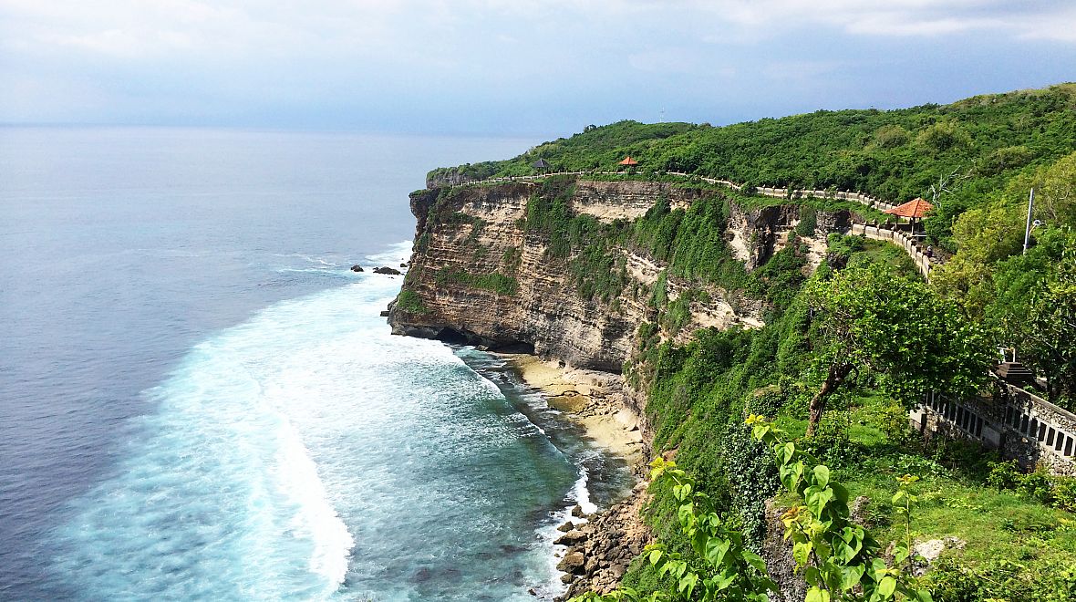 Počasí na Bali je ideální pro milovníky plavek a kraťasů
