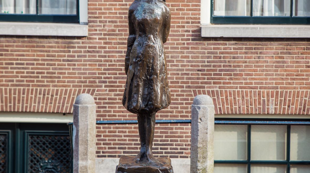 Soška Anne Frankové