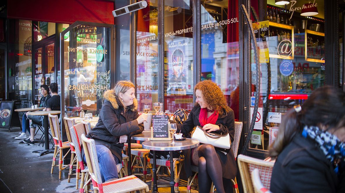 Kavárny a bistra k Paříži prostě patří