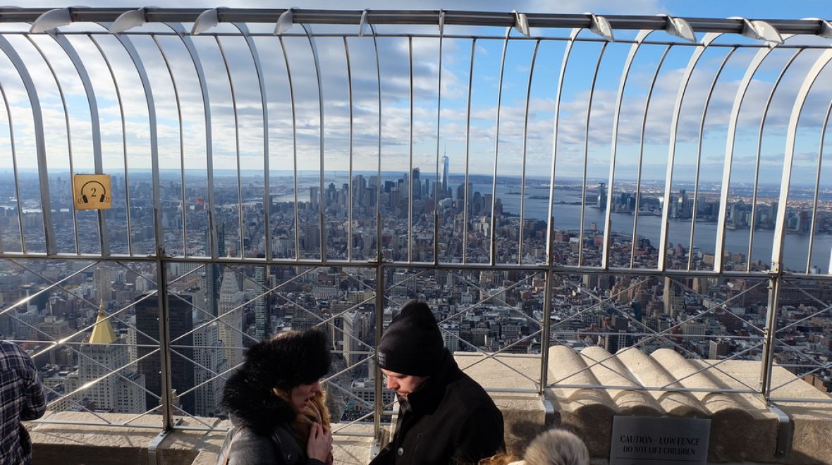 Výhled na silvestrovský New York ze střechy mrakodrapu nabízí Empire State Building