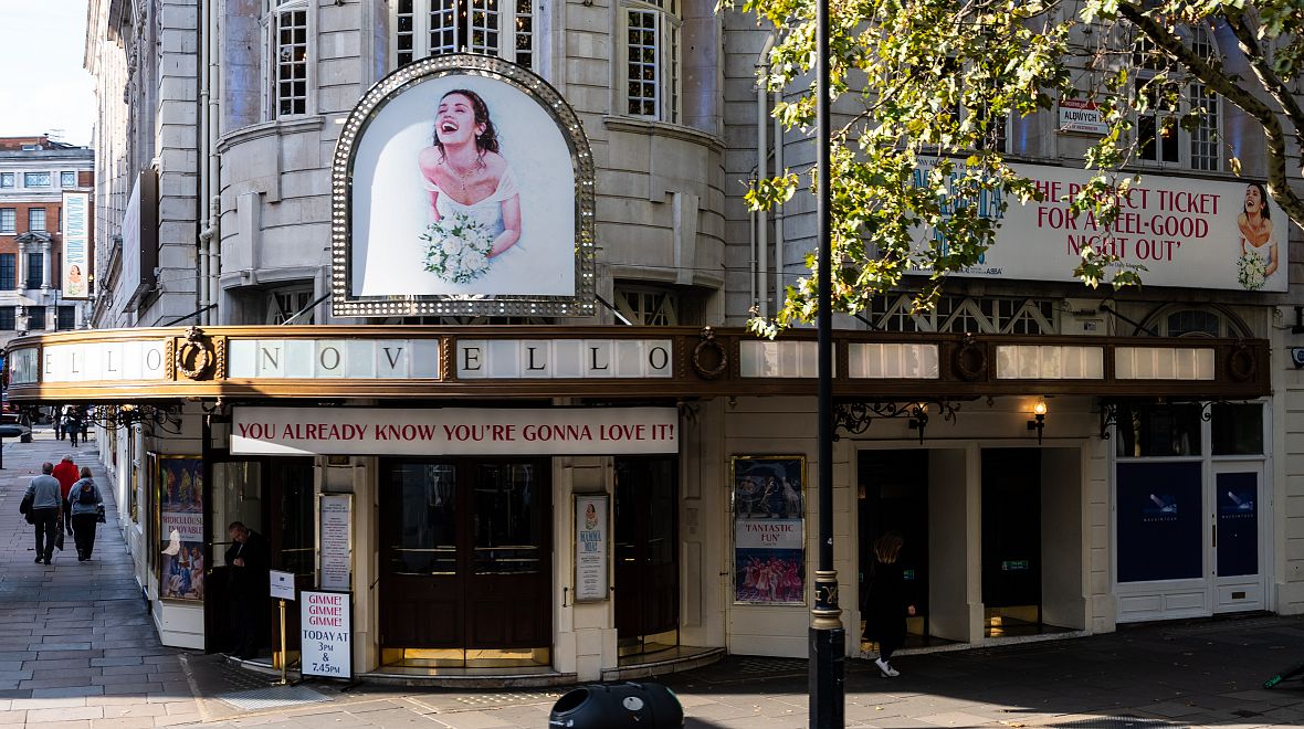 Divadlo Novello theatre, které slavný muzikál uvádí