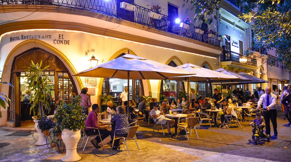 Místní bary a kavárny lákají k posezení a odpočinku