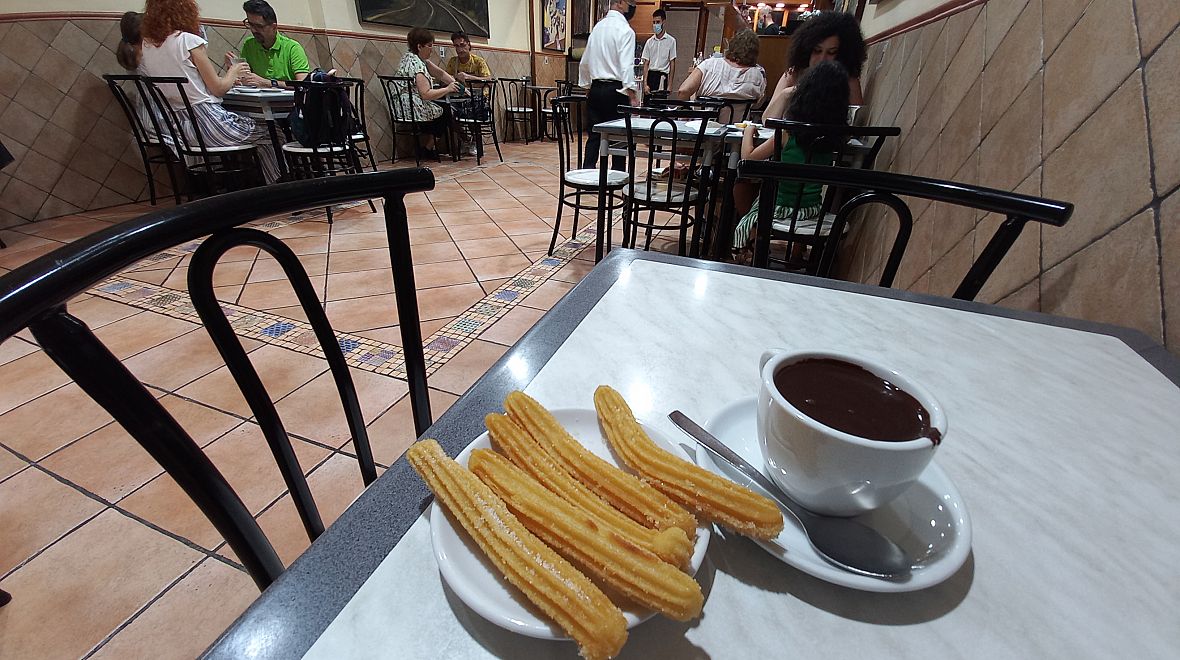 Jednou z mých nejoblíbenějších cukráren v „čokoládové“ uličce je Granja La Pallaresa.