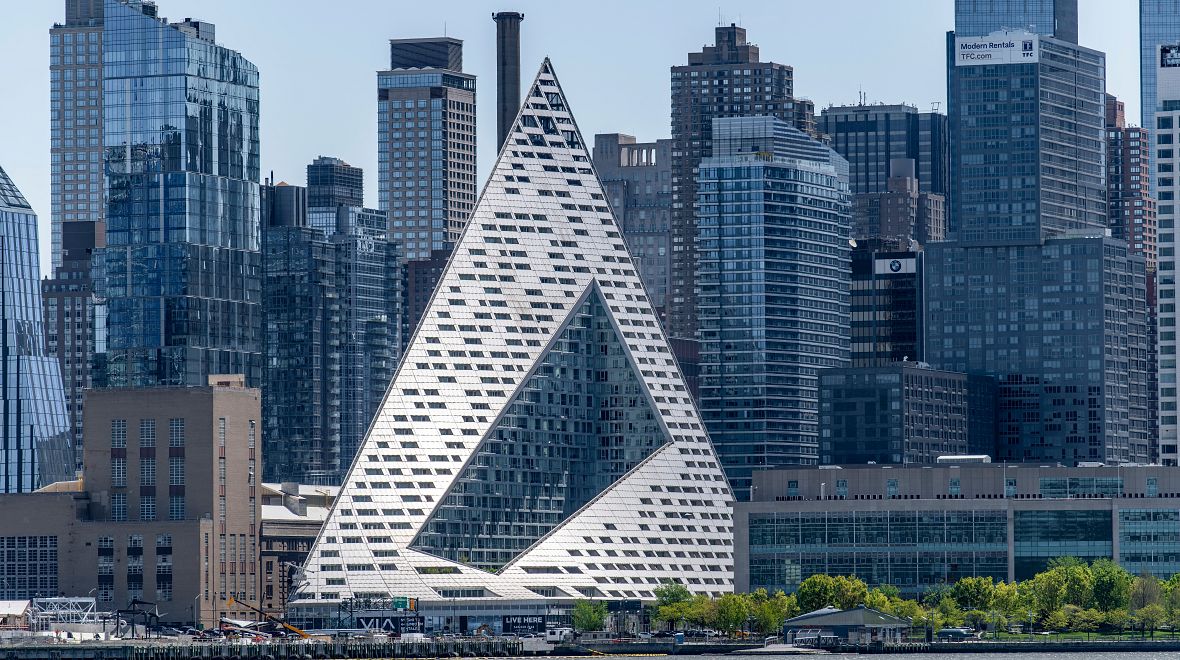 Netradiční design vynesl stavbě několik přezdívek