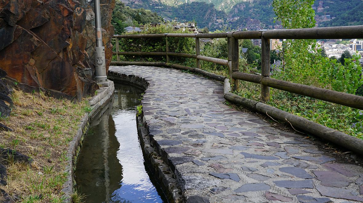 Stezka Rec del Solà nad hlavním městem