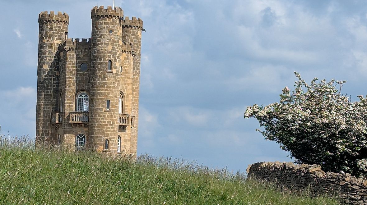 Jedná se o pseudogotickou věž z 18. století
