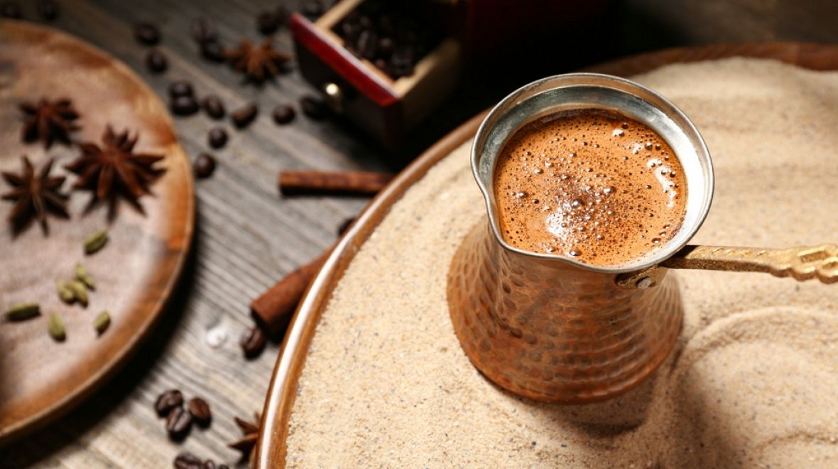 Káva často mívá pěnu