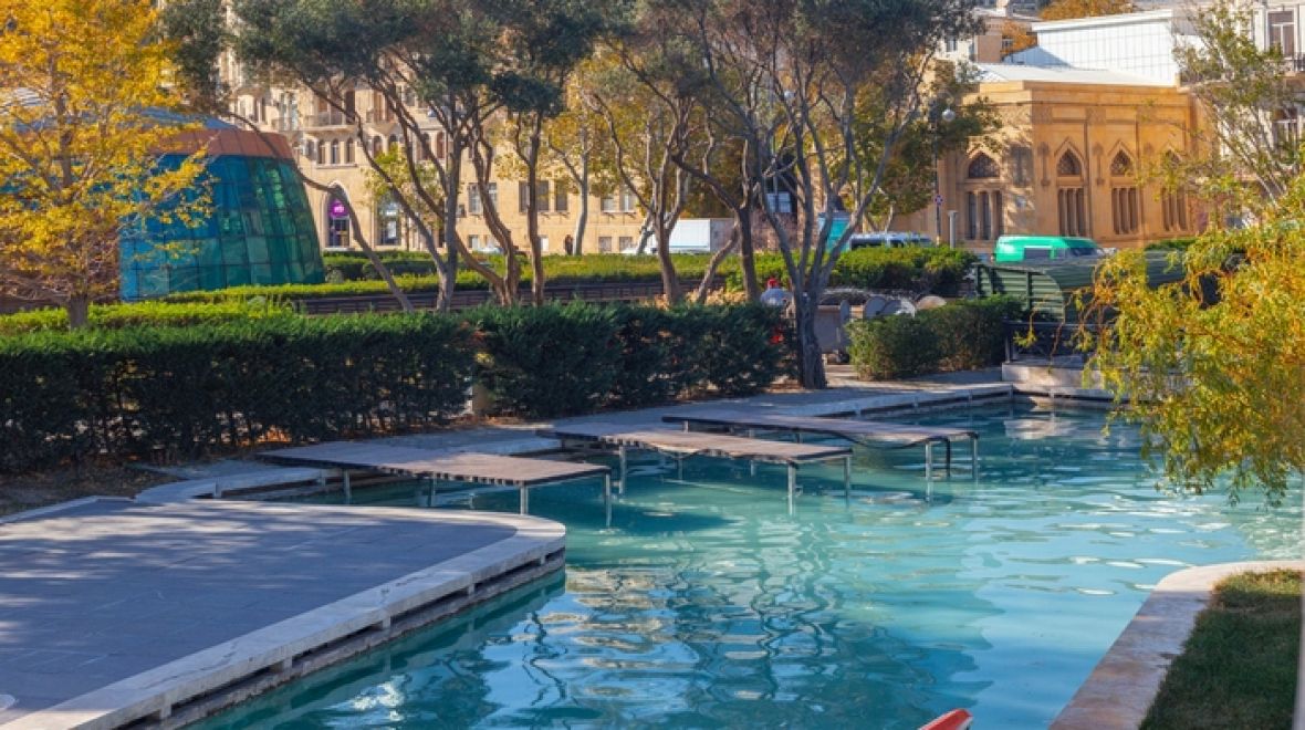 Symbolem města se staly jeho 3 „hořící“ věže