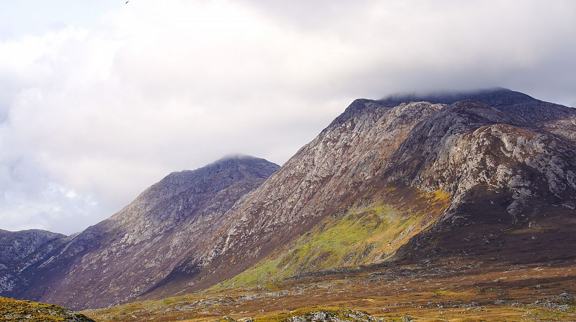 Vrcholky pohoří Twelve Bens