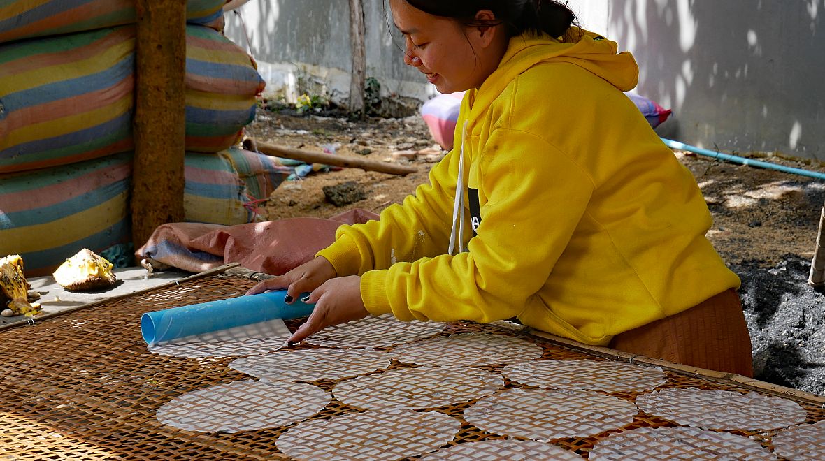 Tradiční výroba rýžového papíru