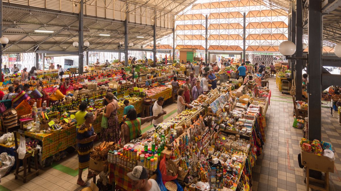 Tržiště, kam chodí převážně místní