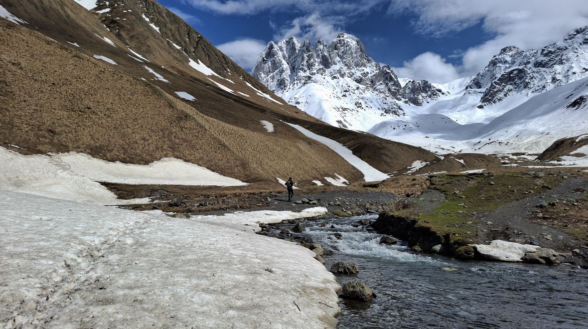 Vysokohorský trek z Juty do Roshky patří k nejhezčím na Kavkaze