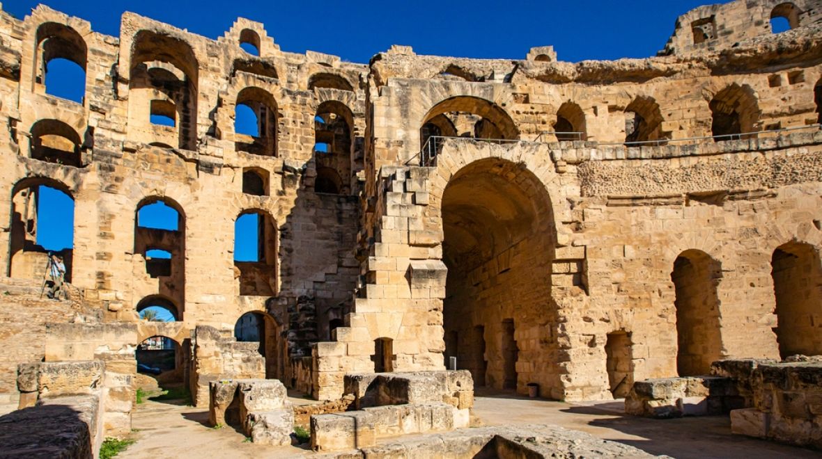 Koloseum bylo postaveno kolem roku 238