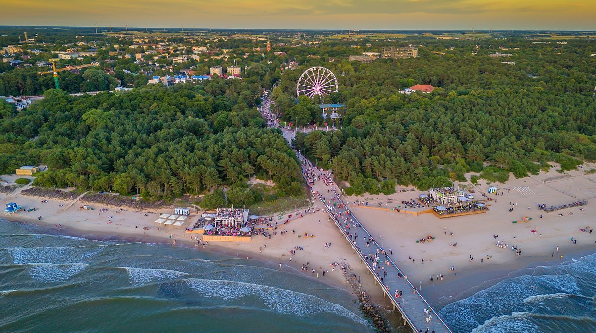 Pláž v městečku Palanga je proslulá svým dlouhým molem