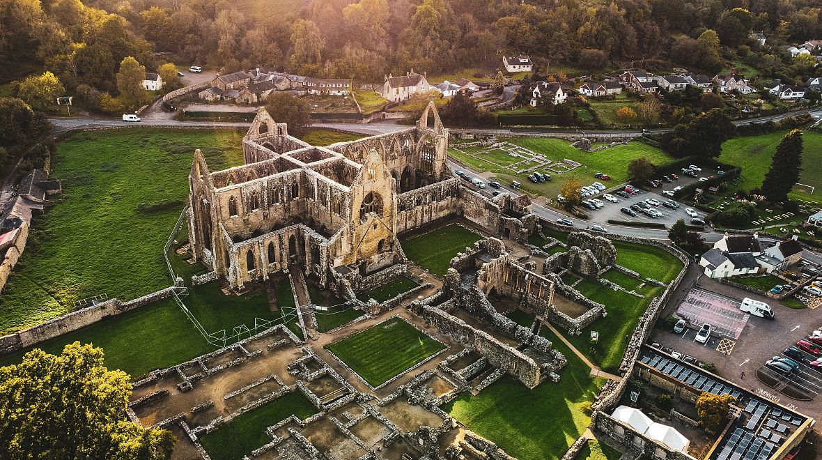 Majestátní zřícenina opatství Tintert Abbey