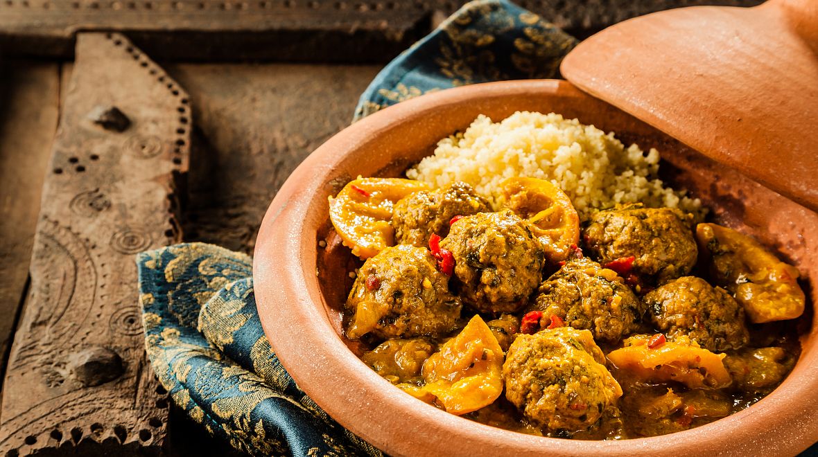 Tajine je tradiční berberberské jídlo s masovými kuličkami