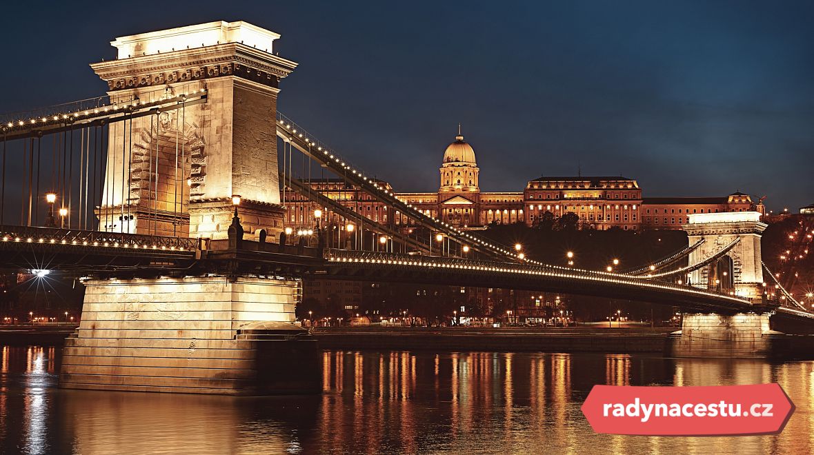 Osvětlený Budínský palác