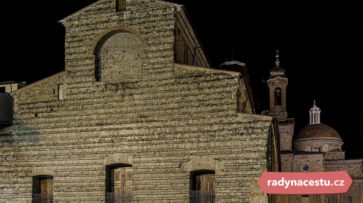 Kostel San Lorenzo - fasáda nebyla nikdy dokončena