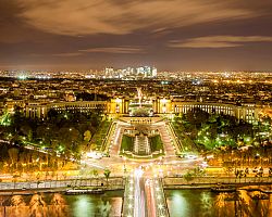 Noční pohled z Eiffelovy věže