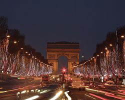 Vánoční bulvár Champs-Élysées