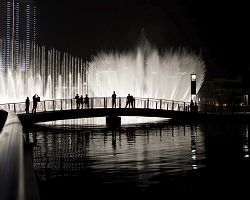 Večerní vodní show Dubai Fountain