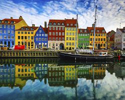 Kanál Nyhavn s barevnými domky