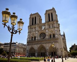 Katedrála Notre-Dame v plné kráse
