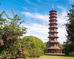 Japoonská pagoda v zahradě Kew Gardens