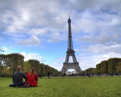 Užijte si piknik s nepřekonatelným výhledem na Eiffelovu věž