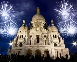 Oslavy a ohňostroj na Montmartru