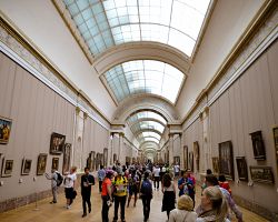 Překrásné interiéry muzea Louvre