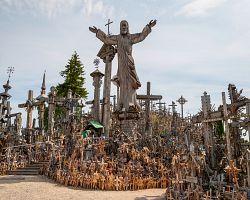 Křížový vrch – křesťanské poutní místo na Litvě