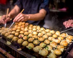 Oblíbené pouliční jídlo takoyaki