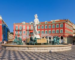 Kouzelné náměstí Masséna je centrem Nice