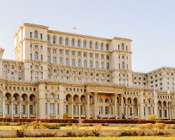 Ohromný Palác parlamentu v Bukurešti