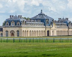 Královské stáje patřící k zámku Chantilly