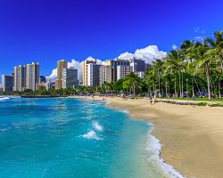 Panorama Honolulu se všudypřítomnými plážemi