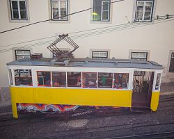 Slavná lisabonská žlutá tramvaj