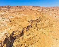 Pohled z pevnosti Masada na okolní poušť
