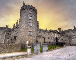 Pohádkový hrad dominující středověkému Kilkenny