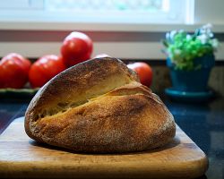 Tradiční altamurský chléb s křupavou kůrkou