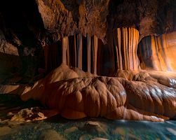 Překrásné skalní útvary v jeskyni Sumaguing ve vesnici Sagada