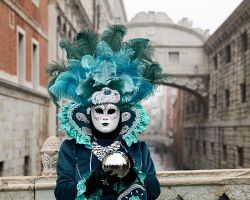 Karneval v Benátkách, propracované masky
