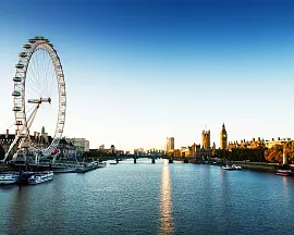 Výhled na řeku Temži a London Eye