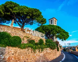 Historická čtvrť Le Suquet v Cannes ve Francii
