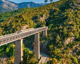 Eiffel Viaduct na železniční trati do města Corte na Korsice