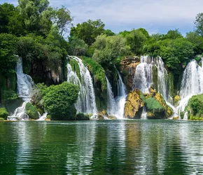 Vyhledávané vodopády Kravica Bosna a Hercegovina + TAJEMNÉ PYRAMIDY SLUNCE A MĚSÍCE + DUBROVNÍK