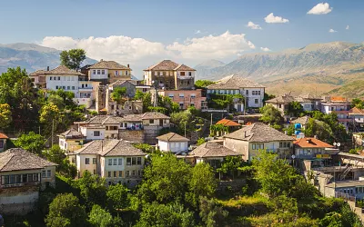 3 tipy, jak si vychutnat Gjirokastru: Kamenné město jižní Albánie