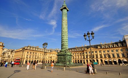Place Vendôme je jedním z královských náměstí v Paříži